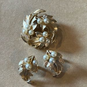 Trifari vintage brooch and clip earrings